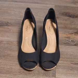 dexflex comfort Black Open-Toe Wedge Pumps
